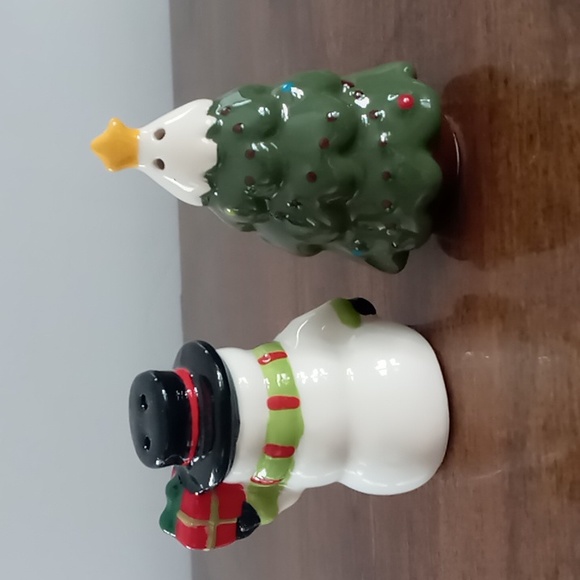 Unbranded Snowman & Christmas Tree Salt & Pepper Shakers - Picture 2 of 4